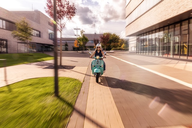Hoe helpt scooter theorie bij het veilig rijden in het verkeer?